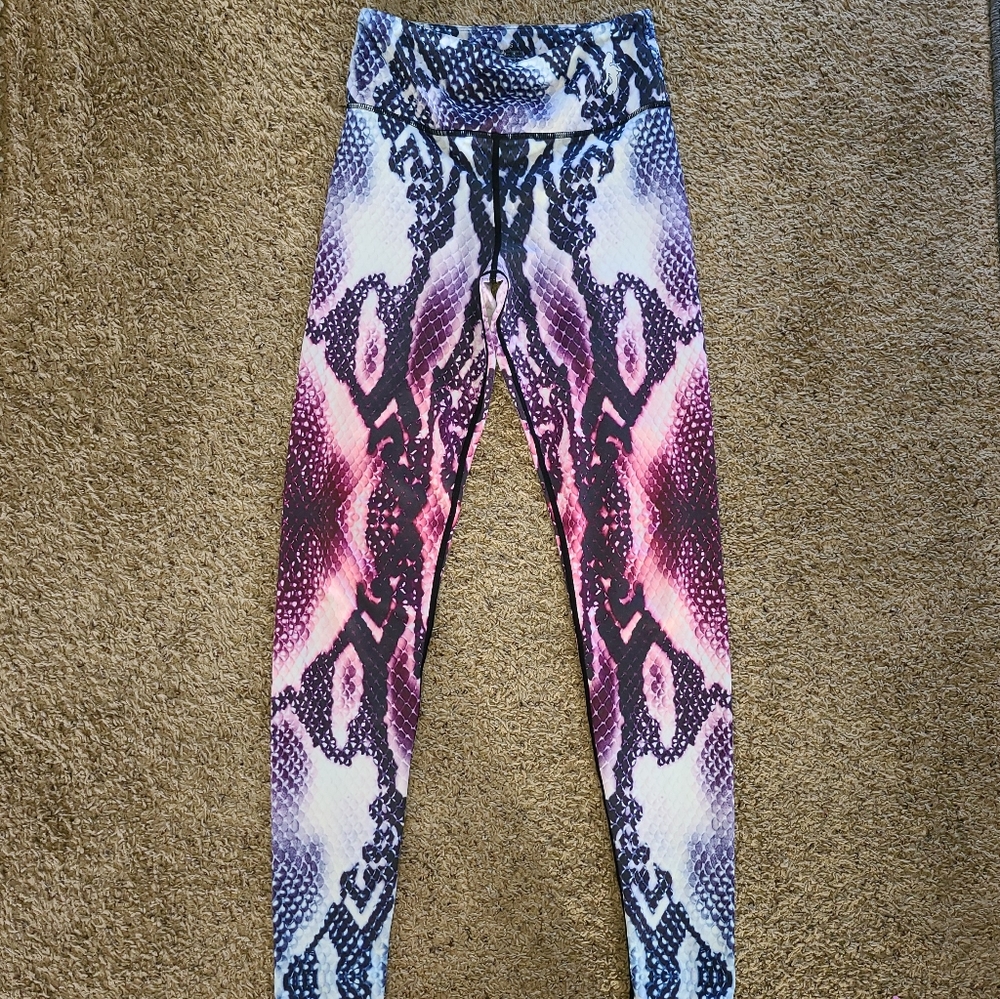 FIGURE SLIM LEGGINGS